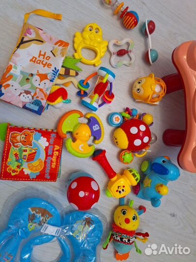 Игрушки для малыша до года