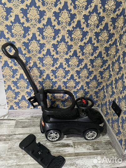 Детская машинка каталка с ручкой