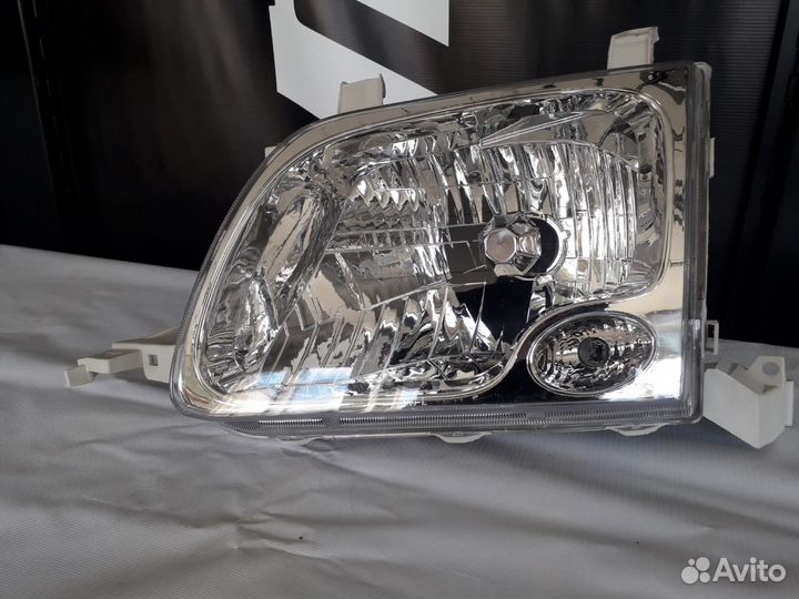 Фара левая toyota town Аce 1999- Новая ST28123L