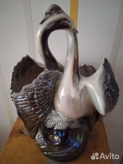 Статуэтка лебедь, ваза