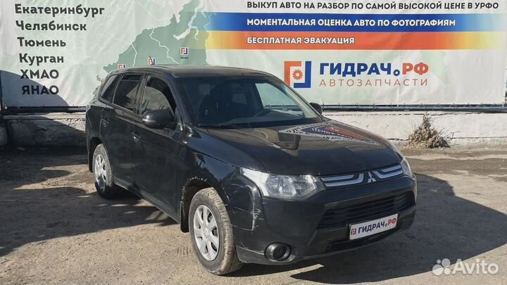Обшивка багажника левая верхняя Mitsubishi Outland