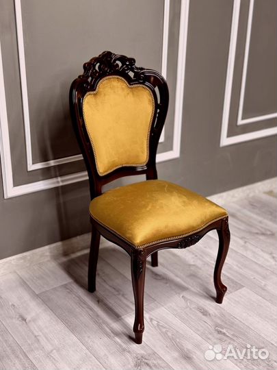 Стол и стулья для кухни. В наличии