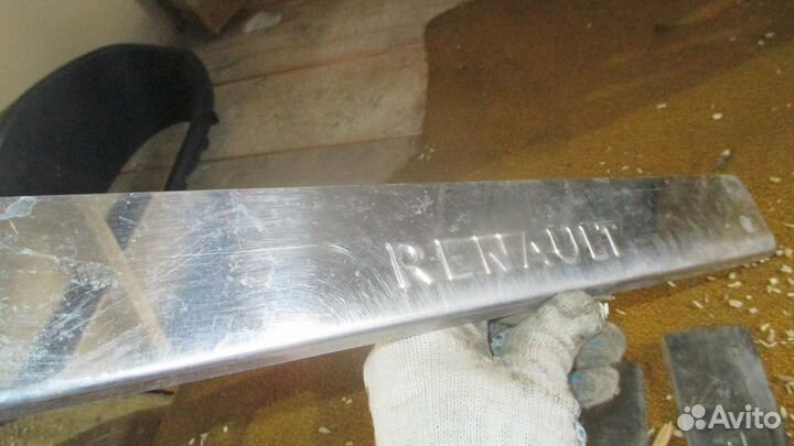 Накладки на пороги Logan 2. Sandero