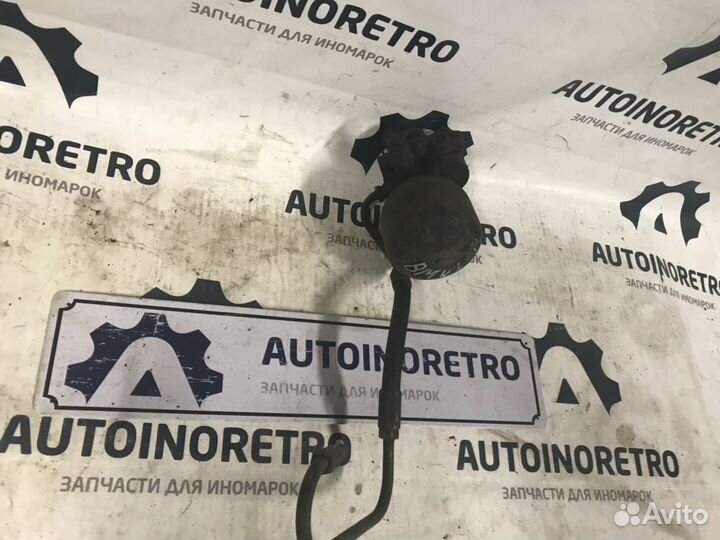 Аккумулятор давления в тормозной системе Ауди 100