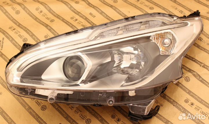 Фара левая peugeot 208 FL рест 15-19 линза + LED