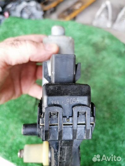 Моторчик стеклоподъемника передний левый Audi A6