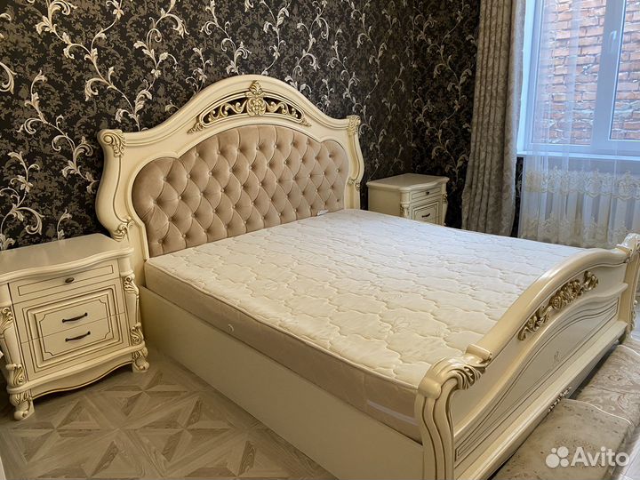 Продам спальный гарнитур