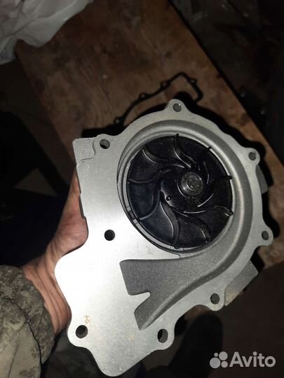 Водяная помпа на мерседес 639