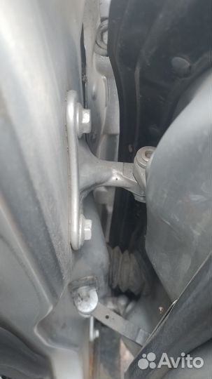 Петля двери Mercedes Benz W203