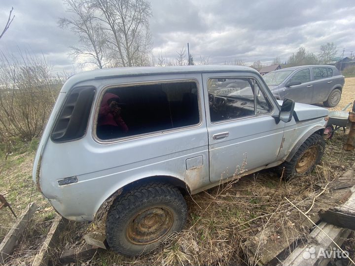 ВАЗ 2121 (4x4) Фора 1.7 МТ, 1996, битый, 10 000 км