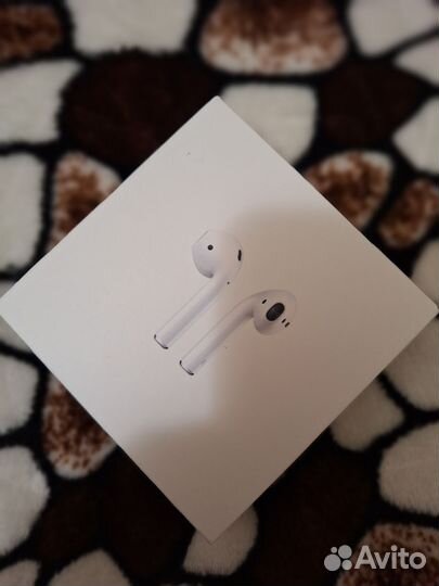 Apple AirPods 2 с зарядным футляром mrxj2 RU