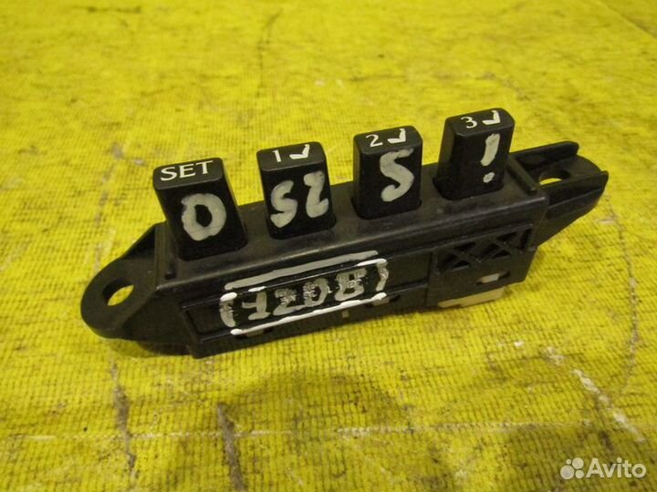 Блок кнопок памяти сиденья Lexus IS 06-12г 1208