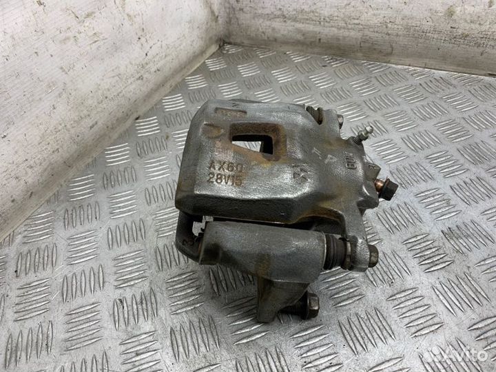 Суппорт тормозной передний правый Lexus Rx300