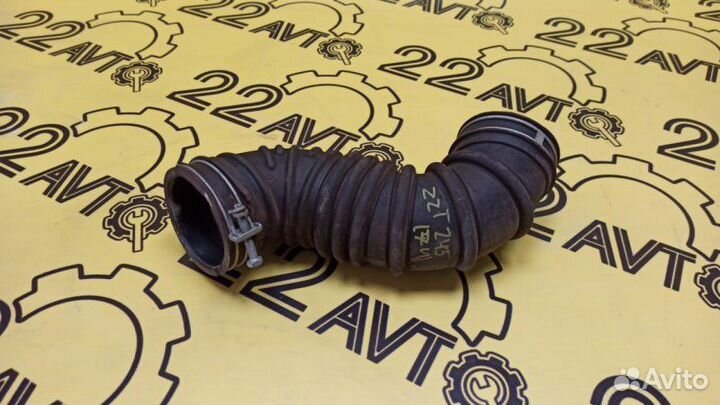 Патрубок воздушного фильтра Toyota Premio ZZT245