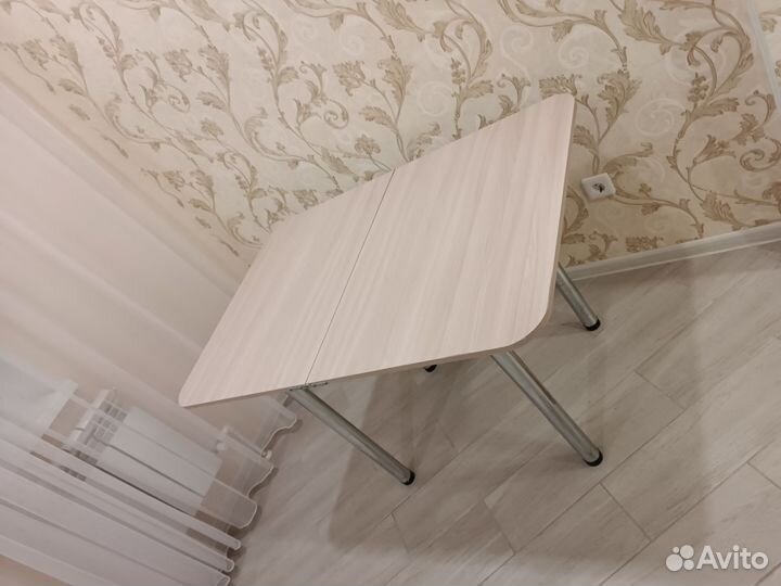 Кухонный стол