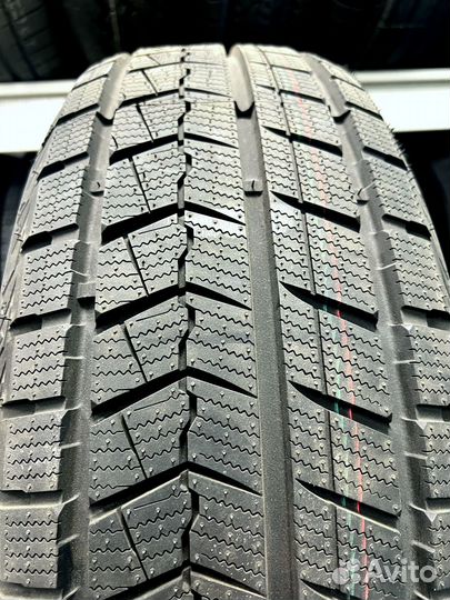 iLink Winter IL868 215/70 R16 147U