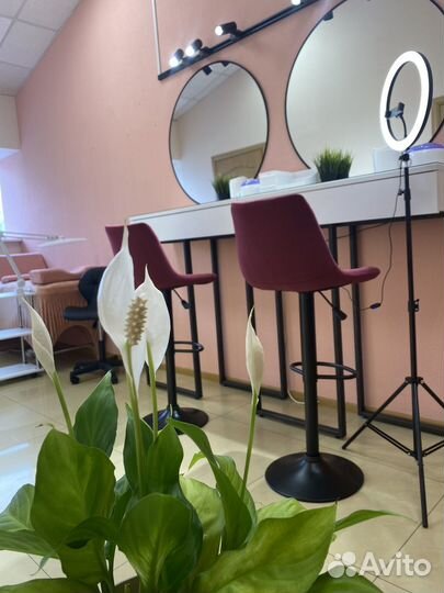Место для бровиста и/или визажиста