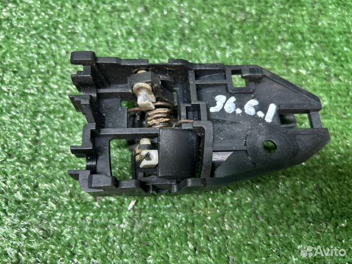 Ручка внутренняя передняя левая Mitsubishi Lancer