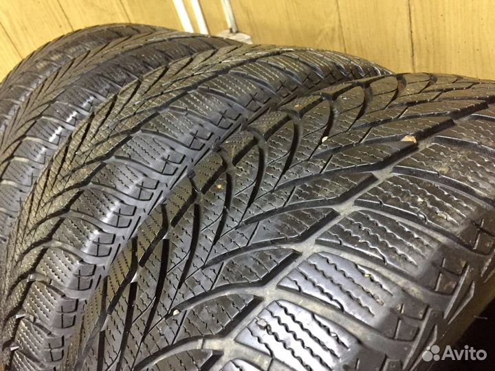Goodyear Ultra Grip Ice Arctic 2 215/55 R16