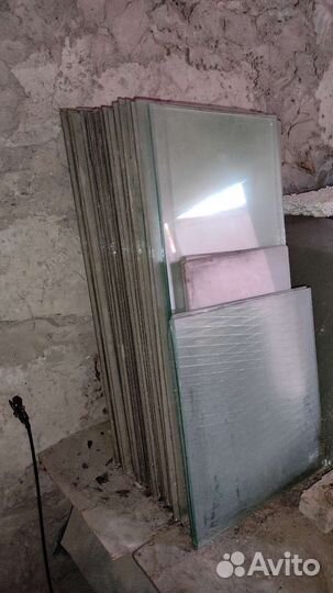 Стекла оконные, много