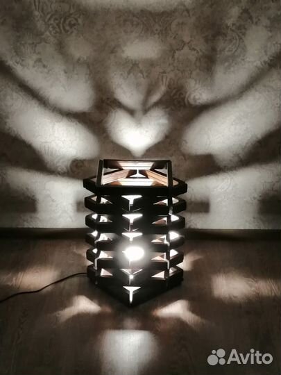 Светильник напольный из дерева