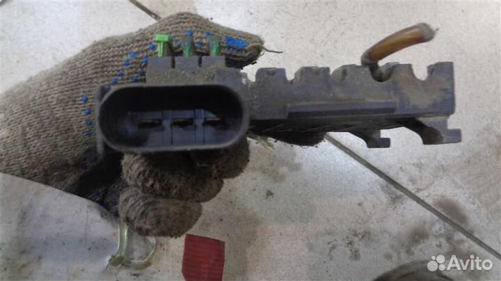 Блок предохранителей на аккумулятор Volkswagen Je