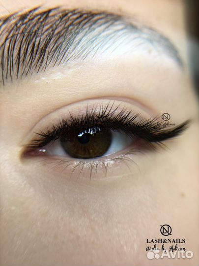 Наращивание ресниц, брови, маникюр,педикюр