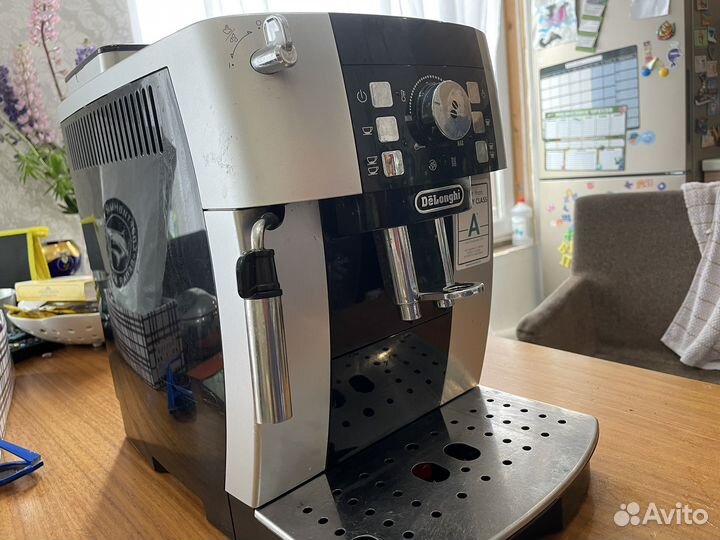 Кофемашина delonghi magnifica s