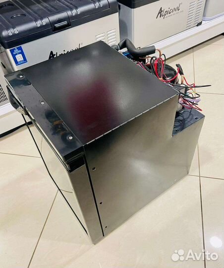 Встраиваемый автохолодильник 50 литров