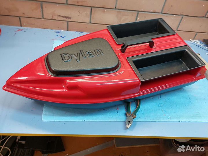 Прикормочный кораблик Dylan (Дилан)