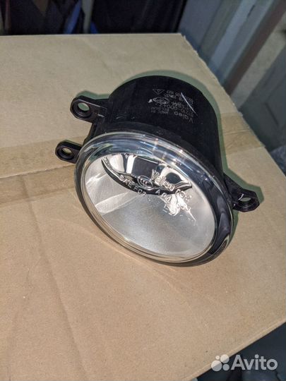 Птф передняя правая toyota avensis II