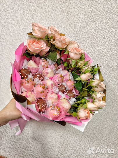 Клубника в шоколаде подарок цветы 8 марта