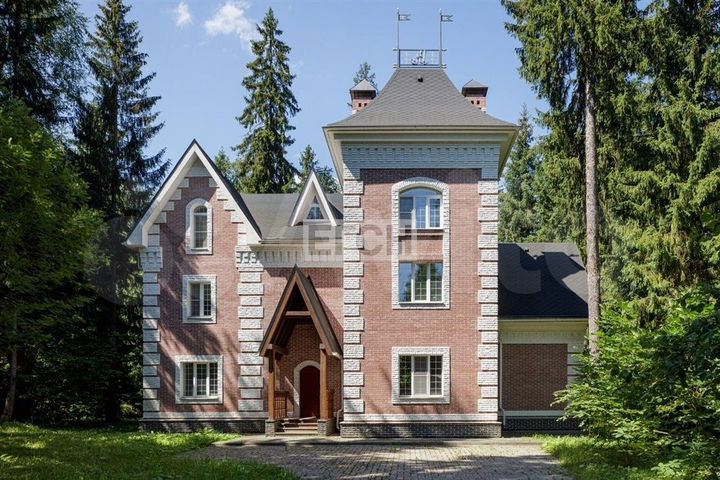 Дом 416 м² на участке 34 сот.