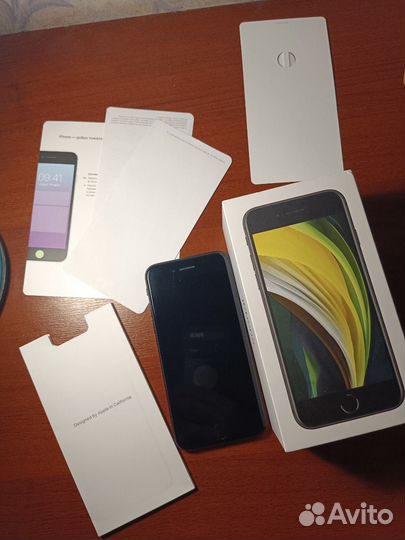 Телефон iPhone se 2020