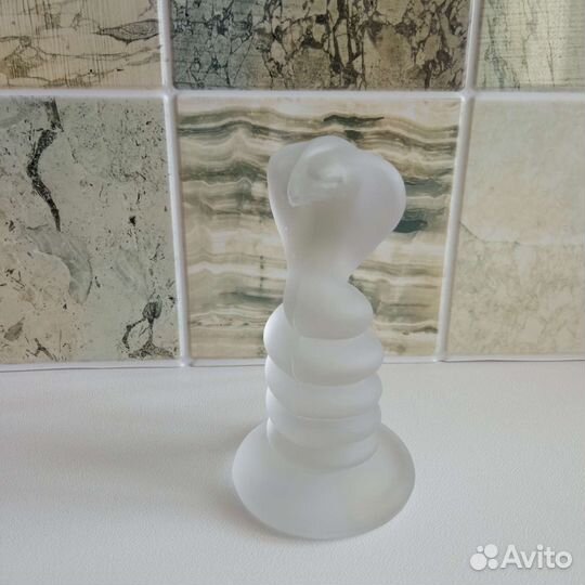 Фигурка змеи 