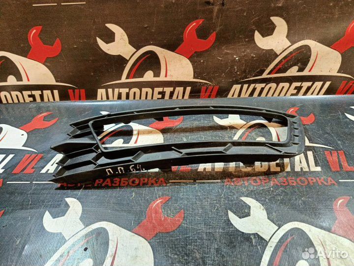 Накладка противотуманной фары передняя правая