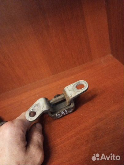 Петля двери задняя правая Ssangyong Kyron 2010