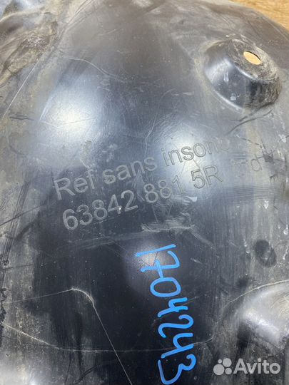 Подкрылок передний правый Renault Megane 3 1704243