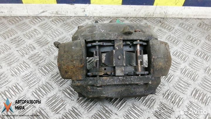 Суппорт передний левый Mercedes-Benz CLS-Класс