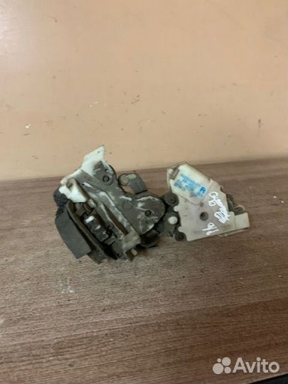 Замок задний правый Primera P10E