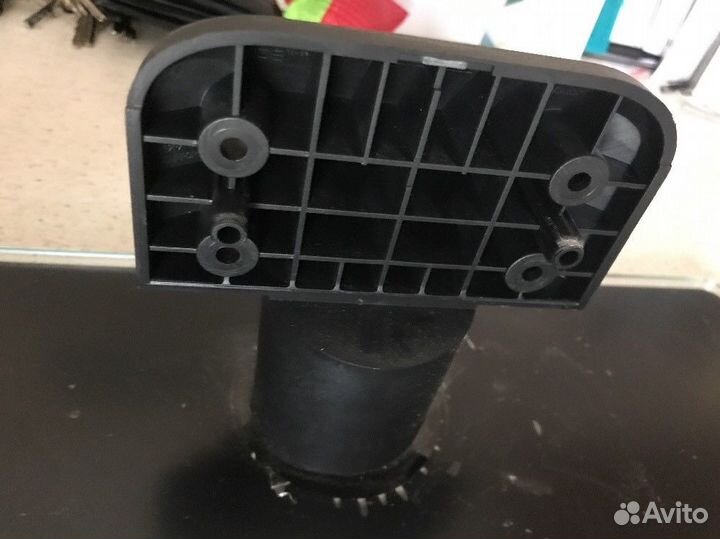 Штатная подставка, ножка телевизора