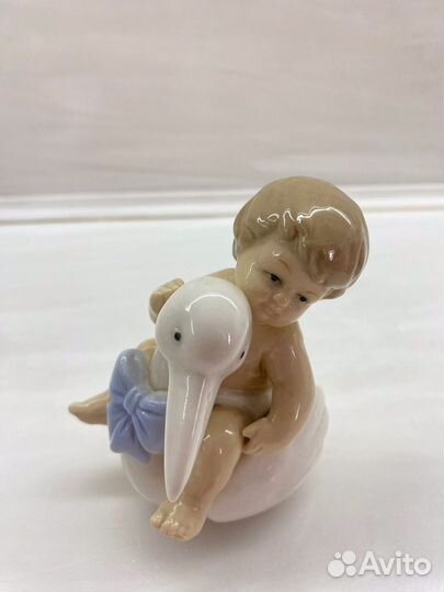 Ангел с малышом. Статуэтка
