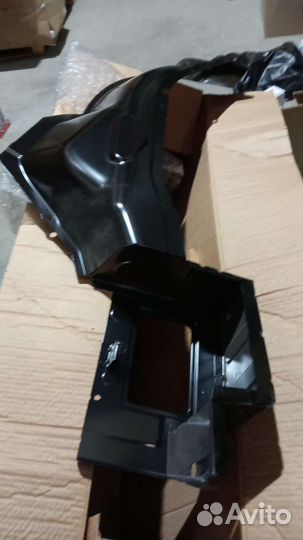 Усилитель брызговика Bmw X5