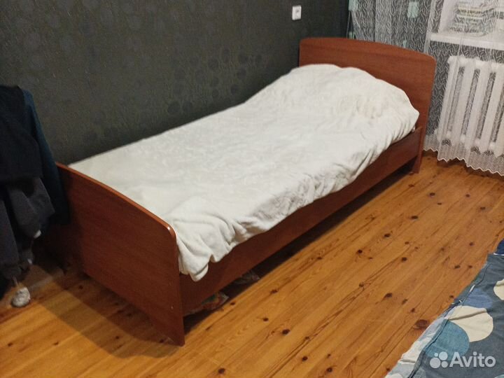 Кровать