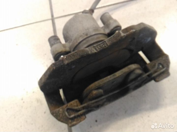 Суппорт передний правый Mazda 3 BL мазда 3 mazda3