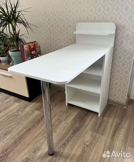 Маникюрный стол складной новый