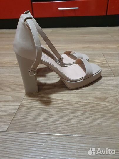 Босоножки женские 39 размер