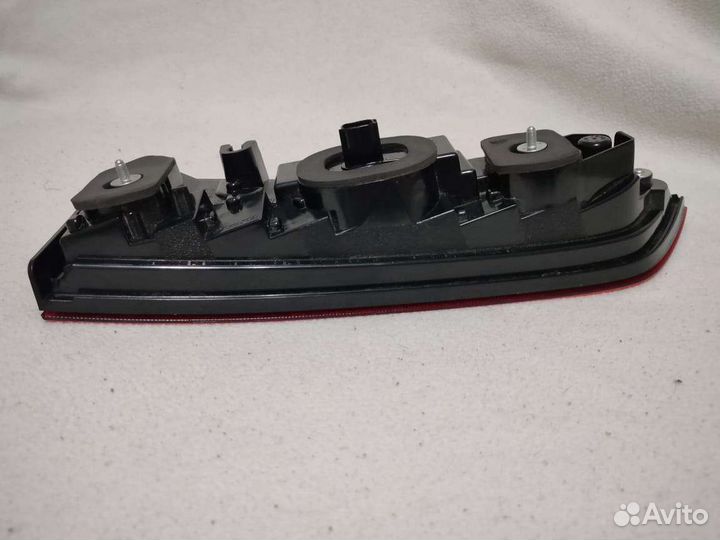 Фонарь левый в крышку багажника Honda Pilot 3