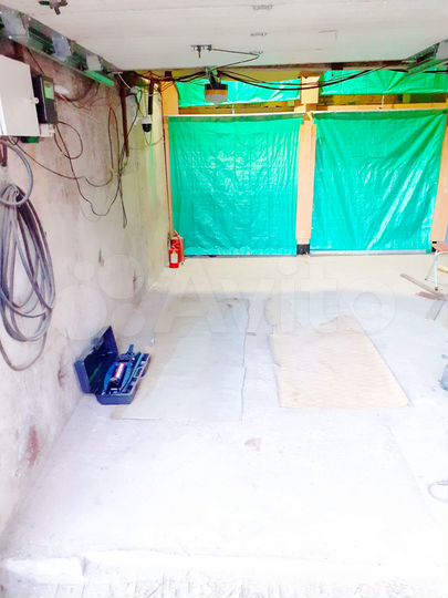 Гараж, > 30 м²