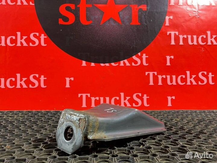 Кронштейн амортизатора переднего